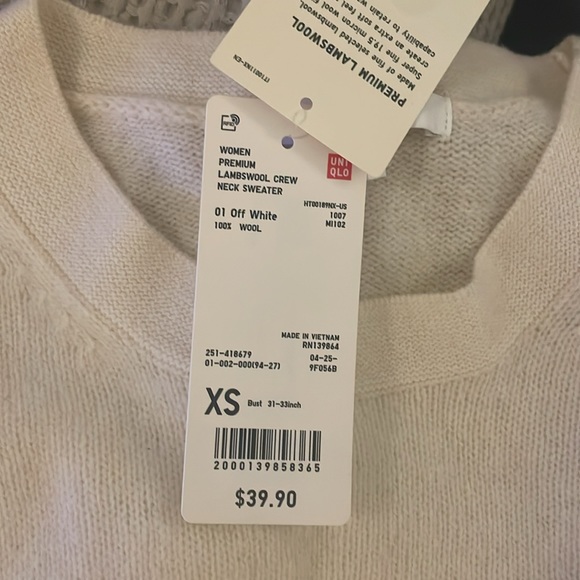 Uniqlo Women’s Premium Lambswool Crew Neck Sweater in XS - Picture 5 of 5